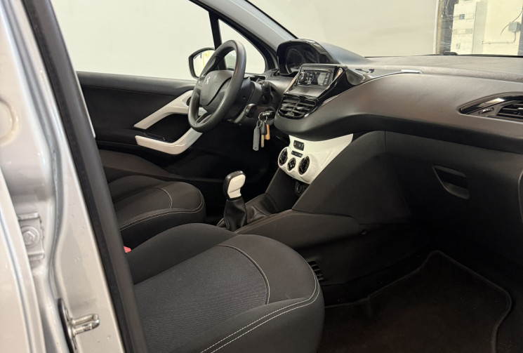 Peugeot 208 1.2 68ch  Peugeot 208 1.2 68ch