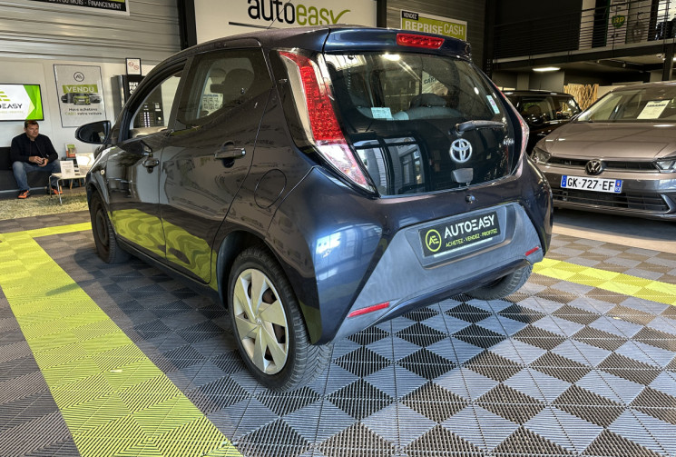 Toyota Aygo 1.0 VVT-i 69 ch x-play 5p CLIM 1ERE MAIN Toyota Aygo 1.0 VVT-i 69 ch x-play 5p CLIM 1ERE MAIN
