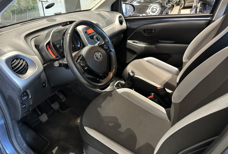 Toyota Aygo 1.0 VVT-i 69 ch x-play 5p CLIM 1ERE MAIN Toyota Aygo 1.0 VVT-i 69 ch x-play 5p CLIM 1ERE MAIN
