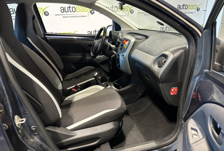 Toyota Aygo 1.0 VVT-i 69 ch x-play 5p CLIM 1ERE MAIN Toyota Aygo 1.0 VVT-i 69 ch x-play 5p CLIM 1ERE MAIN
