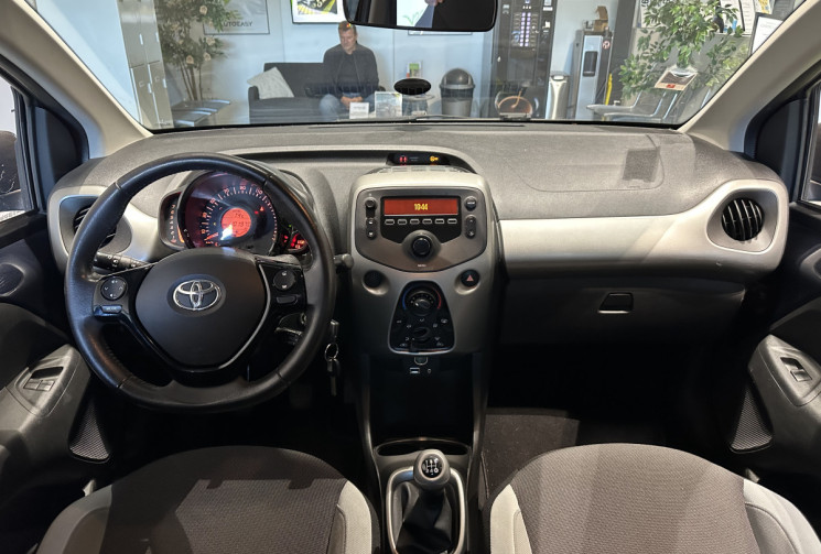 Toyota Aygo 1.0 VVT-i 69 ch x-play 5p CLIM 1ERE MAIN Toyota Aygo 1.0 VVT-i 69 ch x-play 5p CLIM 1ERE MAIN
