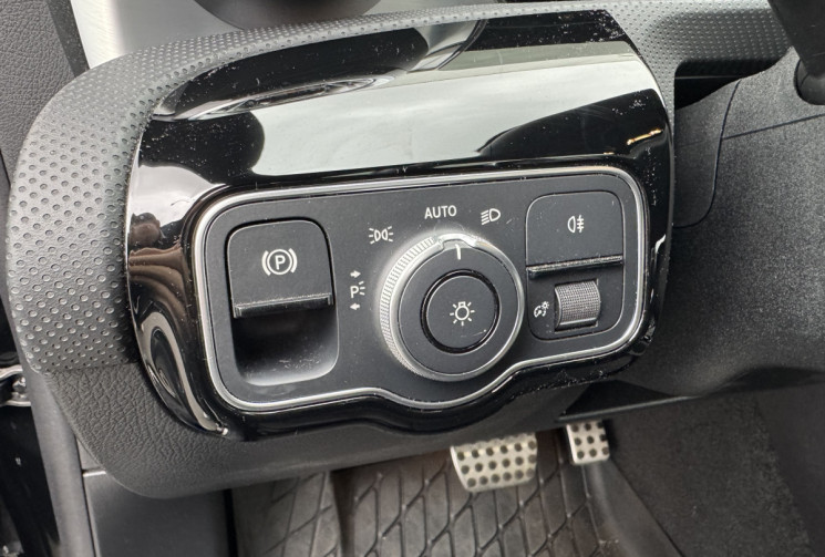 Mercedes CLA 220D 190CH AMG LINE 8G-DCT / PACK AMBIANCE / TOIT OUVRANT / SIEGE CHAUFFANT / CARPLAY Mercedes CLA 220D 190CH AMG LINE 8G-DCT / PACK AMBIANCE / TOIT OUVRANT / SIEGE CHAUFFANT / CARPLAY