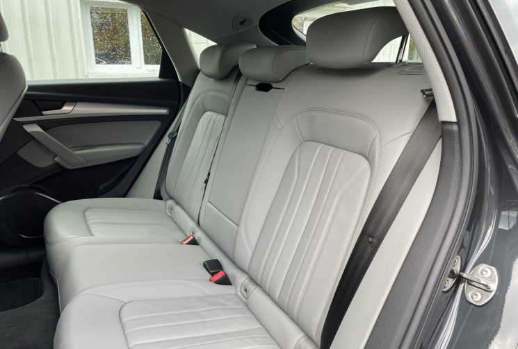 Audi Q5  Sportback 40 TDI Mild Hybrid 204 ch S line Quattro S tronic 7/  Sellerie Cuir Gris