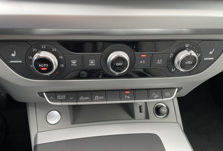 Audi Q5  Sportback 40 TDI Mild Hybrid 204 ch S line Quattro S tronic 7/  Sellerie Cuir Gris