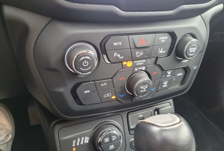Jeep Renegade 1.3 GSE TURBO T4 240 AT6 4XE Jeep Renegade 1.3 GSE TURBO T4 240 AT6 4XE