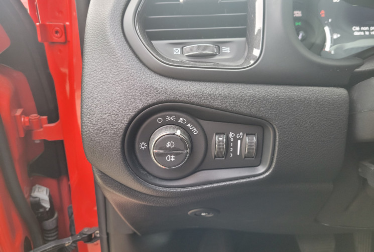 Jeep Renegade 1.3 GSE TURBO T4 240 AT6 4XE Jeep Renegade 1.3 GSE TURBO T4 240 AT6 4XE