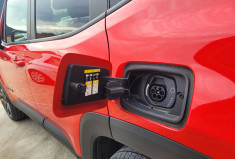 Jeep Renegade 1.3 GSE TURBO T4 240 AT6 4XE Jeep Renegade 1.3 GSE TURBO T4 240 AT6 4XE
