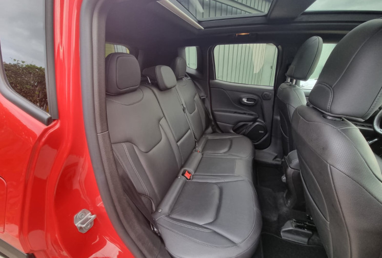 Jeep Renegade 1.3 GSE TURBO T4 240 AT6 4XE Jeep Renegade 1.3 GSE TURBO T4 240 AT6 4XE
