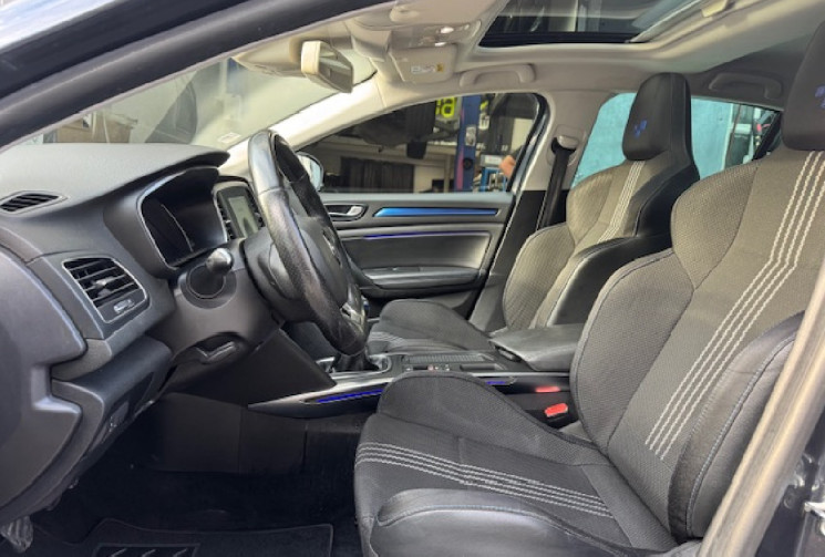 Renault Megane IV GT-LINE 1.2 TCe 16V 130 cv / TOIT OUVRANT / CAR PLAY / CAMERA / PAR ASSIST /  Renault Megane IV GT-LINE 1.2 TCe 16V 130 cv / TOIT OUVRANT / CAR PLAY / CAMERA / PAR ASSIST /