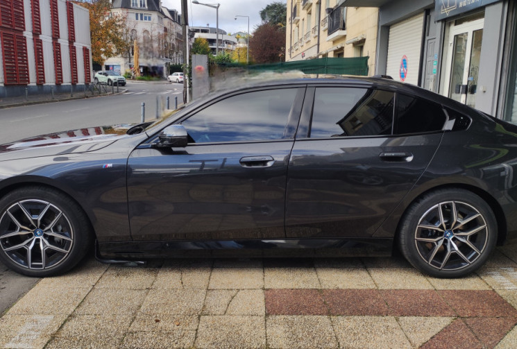 BMW i5 G60 eDrive40 340 ch M Sport Edition / TVA RECUPERABLE BMW i5 G60 eDrive40 340 ch M Sport Edition / TVA RECUPERABLE
