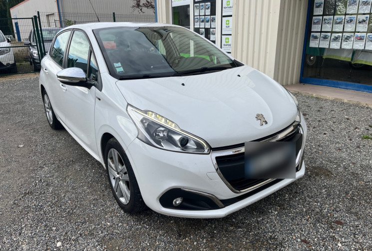 Peugeot 208 1.6 BlueHDi 100 STYLE Peugeot 208 1.6 BlueHDi 100 STYLE