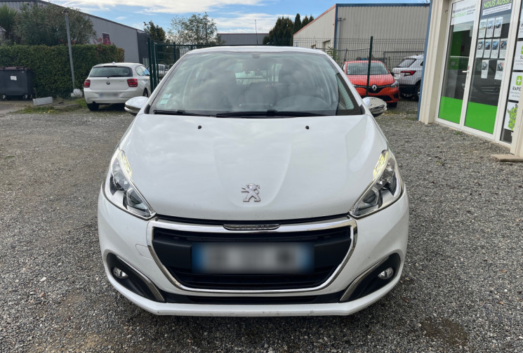 Peugeot 208 1.6 BlueHDi 100 STYLE Peugeot 208 1.6 BlueHDi 100 STYLE