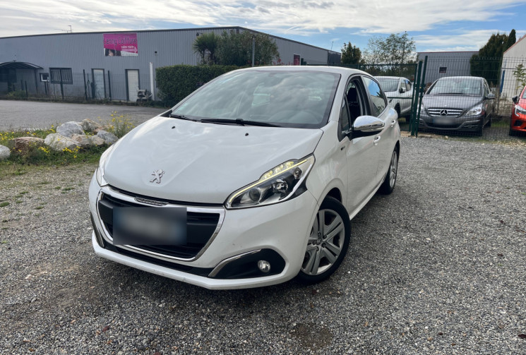 Peugeot 208 1.6 BlueHDi 100 STYLE Peugeot 208 1.6 BlueHDi 100 STYLE