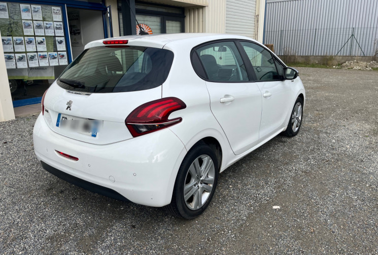 Peugeot 208 1.6 BlueHDi 100 STYLE Peugeot 208 1.6 BlueHDi 100 STYLE