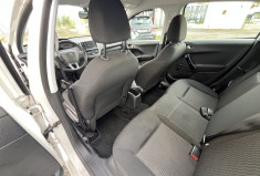 Peugeot 208 1.6 BlueHDi 100 STYLE Peugeot 208 1.6 BlueHDi 100 STYLE