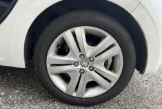 Peugeot 208 1.6 BlueHDi 100 STYLE Peugeot 208 1.6 BlueHDi 100 STYLE