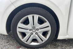Peugeot 208 1.6 BlueHDi 100 STYLE Peugeot 208 1.6 BlueHDi 100 STYLE