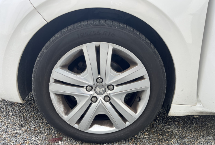 Peugeot 208 1.6 BlueHDi 100 STYLE Peugeot 208 1.6 BlueHDi 100 STYLE