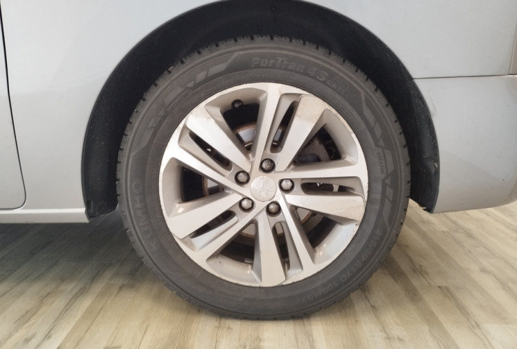 Peugeot Expert III Standard 2.0 Blue HDi 16V EAT8 S&S 180 cv + ATTELAGE ET BARRES DE TOIT  Peugeot Expert III Standard 2.0 Blue HDi 16V EAT8 S&S 180 cv + ATTELAGE ET BARRES DE TOIT