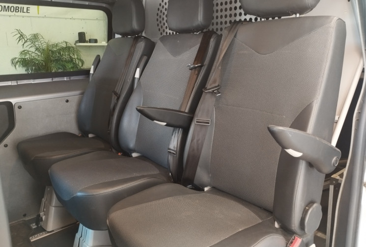 Peugeot Expert III Standard 2.0 Blue HDi 16V EAT8 S&S 180 cv + ATTELAGE ET BARRES DE TOIT  Peugeot Expert III Standard 2.0 Blue HDi 16V EAT8 S&S 180 cv + ATTELAGE ET BARRES DE TOIT