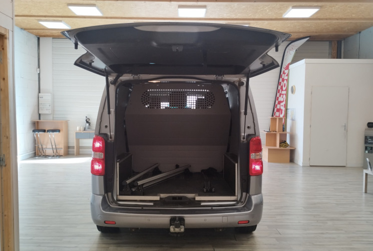 Peugeot Expert III Standard 2.0 Blue HDi 16V EAT8 S&S 180 cv + ATTELAGE ET BARRES DE TOIT  Peugeot Expert III Standard 2.0 Blue HDi 16V EAT8 S&S 180 cv + ATTELAGE ET BARRES DE TOIT