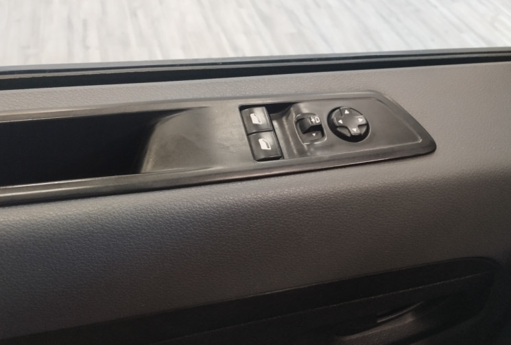 Peugeot Expert III Standard 2.0 Blue HDi 16V EAT8 S&S 180 cv + ATTELAGE ET BARRES DE TOIT  Peugeot Expert III Standard 2.0 Blue HDi 16V EAT8 S&S 180 cv + ATTELAGE ET BARRES DE TOIT