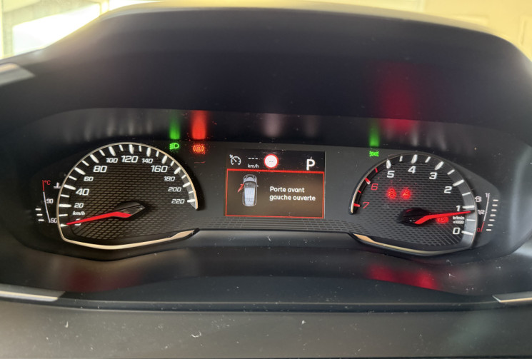 Peugeot 2008 1.5 BLUEHDI EAT8 130 ALLURE / RAPPEL DE CHAINE A JOUR 