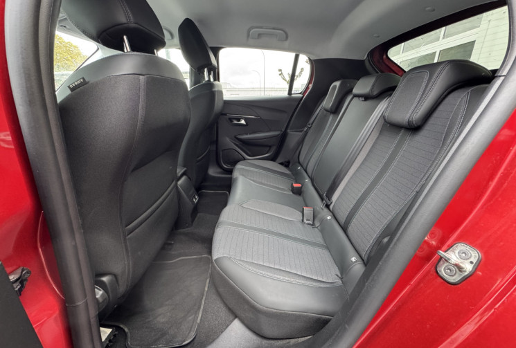 Peugeot 208 1.5 BLUE HDI 100CH ALLURE Peugeot 208 1.5 BLUE HDI 100CH ALLURE