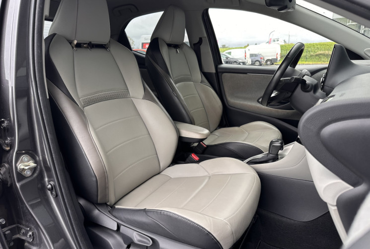 Toyota Yaris 1.5 VVTI 116cv Hybrid E-CVT Iconic - JBL - CAMERA - CUIR - HUD Toyota Yaris 1.5 VVTI 116cv Hybrid E-CVT Iconic - JBL - CAMERA - CUIR - HUD