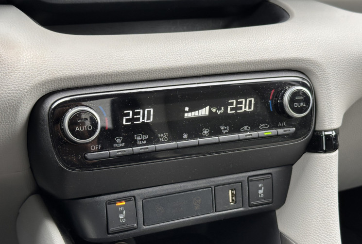 Toyota Yaris 1.5 VVTI 116cv Hybrid E-CVT Iconic - JBL - CAMERA - CUIR - HUD Toyota Yaris 1.5 VVTI 116cv Hybrid E-CVT Iconic - JBL - CAMERA - CUIR - HUD