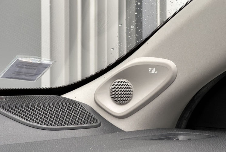 Toyota Yaris 1.5 VVTI 116cv Hybrid E-CVT Iconic - JBL - CAMERA - CUIR - HUD Toyota Yaris 1.5 VVTI 116cv Hybrid E-CVT Iconic - JBL - CAMERA - CUIR - HUD