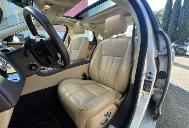 Jaguar XJ 3.0 SDV6 275 cv Portfolio / Toit ouvrant