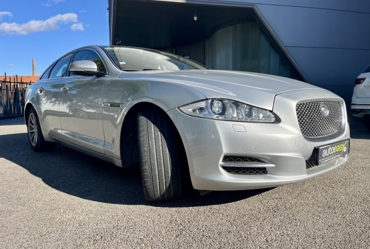 Jaguar XJ 3.0 SDV6 275 cv Portfolio / Toit ouvrant