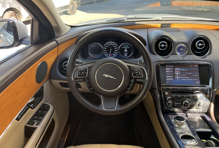 Jaguar XJ 3.0 SDV6 275 cv Portfolio / Toit ouvrant