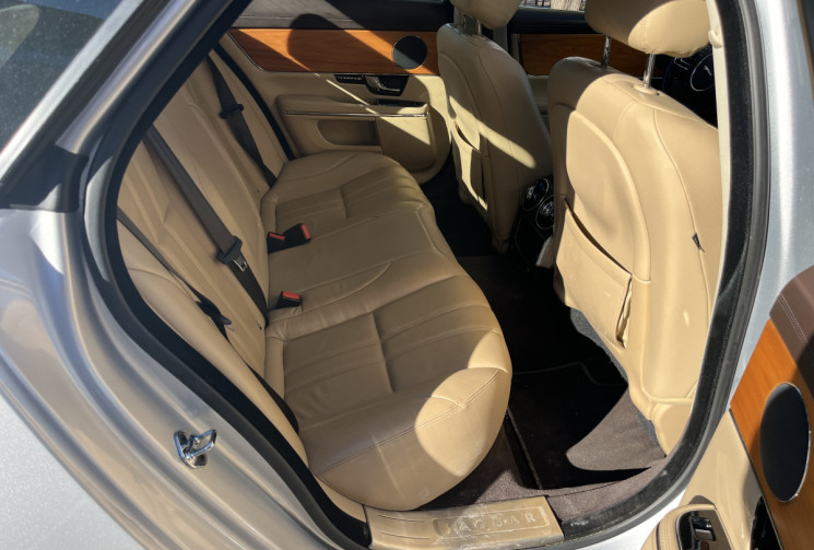 Jaguar XJ 3.0 SDV6 275 cv Portfolio / Toit ouvrant