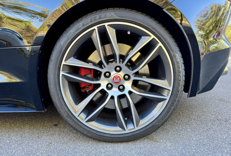 Jaguar F-Type Coupé  R 5.0 S/C V8 550 ch AWD / 26 000 km / Entretien Jaguar Jaguar F-Type Coupé  R 5.0 S/C V8 550 ch AWD / 26 000 km / Entretien Jaguar