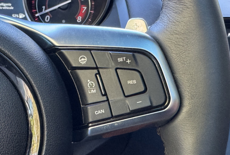 Jaguar F-Type Coupé  R 5.0 S/C V8 550 ch AWD / 26 000 km / Entretien Jaguar Jaguar F-Type Coupé  R 5.0 S/C V8 550 ch AWD / 26 000 km / Entretien Jaguar