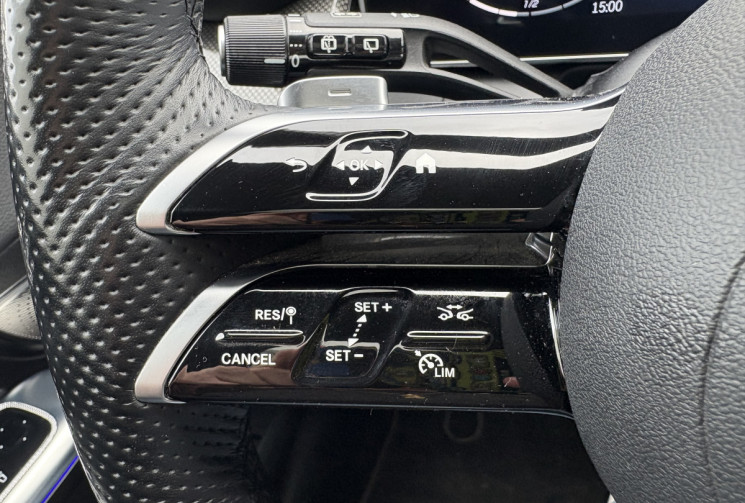 Mercedes GLC 300e AMG Line 313ch 4Matic 9G-Tronic * Full Options * TO * Burmester Mercedes GLC 300e AMG Line 313ch 4Matic 9G-Tronic * Full Options * TO * Burmester