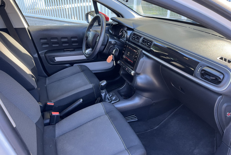 Citroën C3 1.2 PureTech 82 Feel / Distribution OK / CarPlay Android Auto / Radars AR Citroën C3 1.2 PureTech 82 Feel / Distribution OK / CarPlay Android Auto / Radars AR