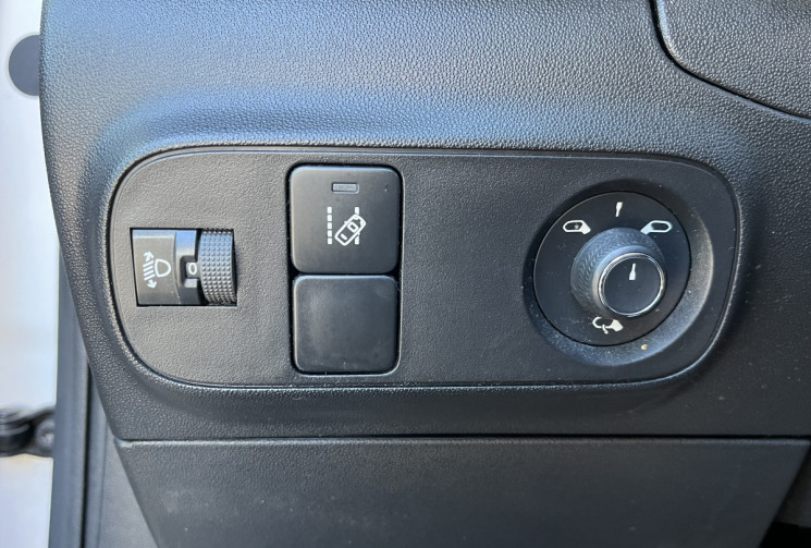 Citroën C3 1.2 PureTech 82 Feel / Distribution OK / CarPlay Android Auto / Radars AR Citroën C3 1.2 PureTech 82 Feel / Distribution OK / CarPlay Android Auto / Radars AR