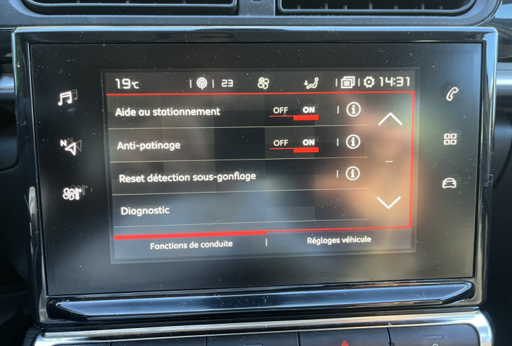 Citroën C3 1.2 PureTech 82 Feel / Distribution OK / CarPlay Android Auto / Radars AR Citroën C3 1.2 PureTech 82 Feel / Distribution OK / CarPlay Android Auto / Radars AR