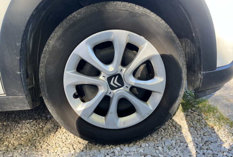 Citroën C3 1.2 PureTech 82 Feel / Distribution OK / CarPlay Android Auto / Radars AR Citroën C3 1.2 PureTech 82 Feel / Distribution OK / CarPlay Android Auto / Radars AR