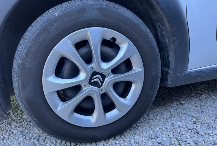 Citroën C3 1.2 PureTech 82 Feel / Distribution OK / CarPlay Android Auto / Radars AR Citroën C3 1.2 PureTech 82 Feel / Distribution OK / CarPlay Android Auto / Radars AR