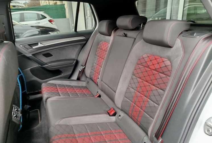 Volkswagen Golf VII Phase 2 GTI TCR 2.0 TFSi DSG7 290 cv Volkswagen Golf VII Phase 2 GTI TCR 2.0 TFSi DSG7 290 cv