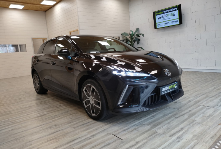 MG MG4 64kwh Luxury Pebble Black 204 ch tva récupérable MG MG4 64kwh Luxury Pebble Black 204 ch tva récupérable