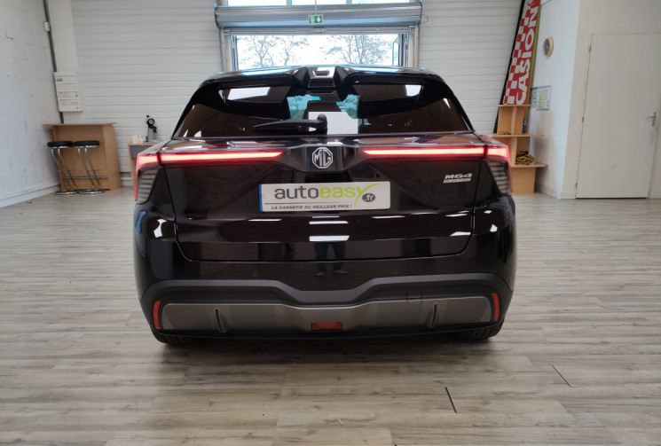MG MG4 64kwh Luxury Pebble Black 204 ch tva récupérable MG MG4 64kwh Luxury Pebble Black 204 ch tva récupérable