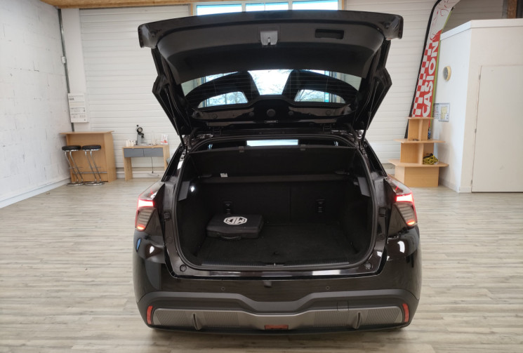 MG MG4 64kwh Luxury Pebble Black 204 ch tva récupérable MG MG4 64kwh Luxury Pebble Black 204 ch tva récupérable