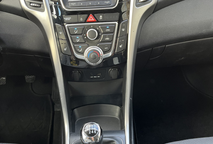 Hyundai i30 II HB 1.6 CRDi Blue Drive 110 cv Hyundai i30 II HB 1.6 CRDi Blue Drive 110 cv