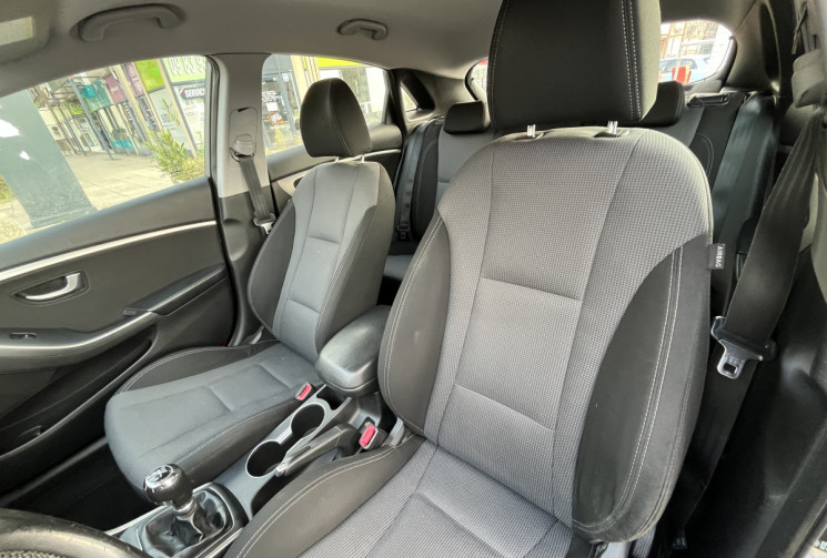 Hyundai i30 II HB 1.6 CRDi Blue Drive 110 cv Hyundai i30 II HB 1.6 CRDi Blue Drive 110 cv