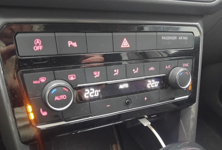 Volkswagen T-Cross 1.0 TSI DSG7 110 Carat - Suivi Complet - Caméra de Recul - Attache amovible Volkswagen T-Cross 1.0 TSI DSG7 110 Carat - Suivi Complet - Caméra de Recul - Attache amovible